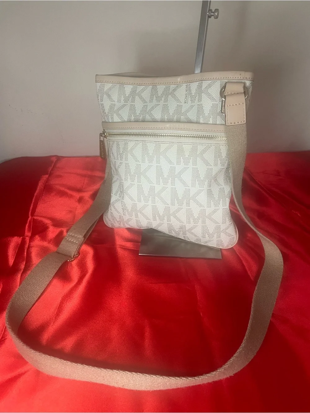 Authentic Michael Kors Purse #096NC Michael Kors Jet Set Crossbody Bag vanilla